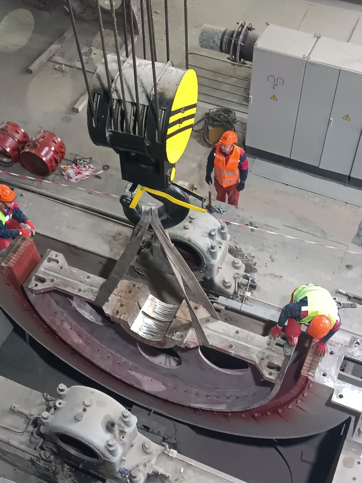Installing an electric motor rotor at the installation site