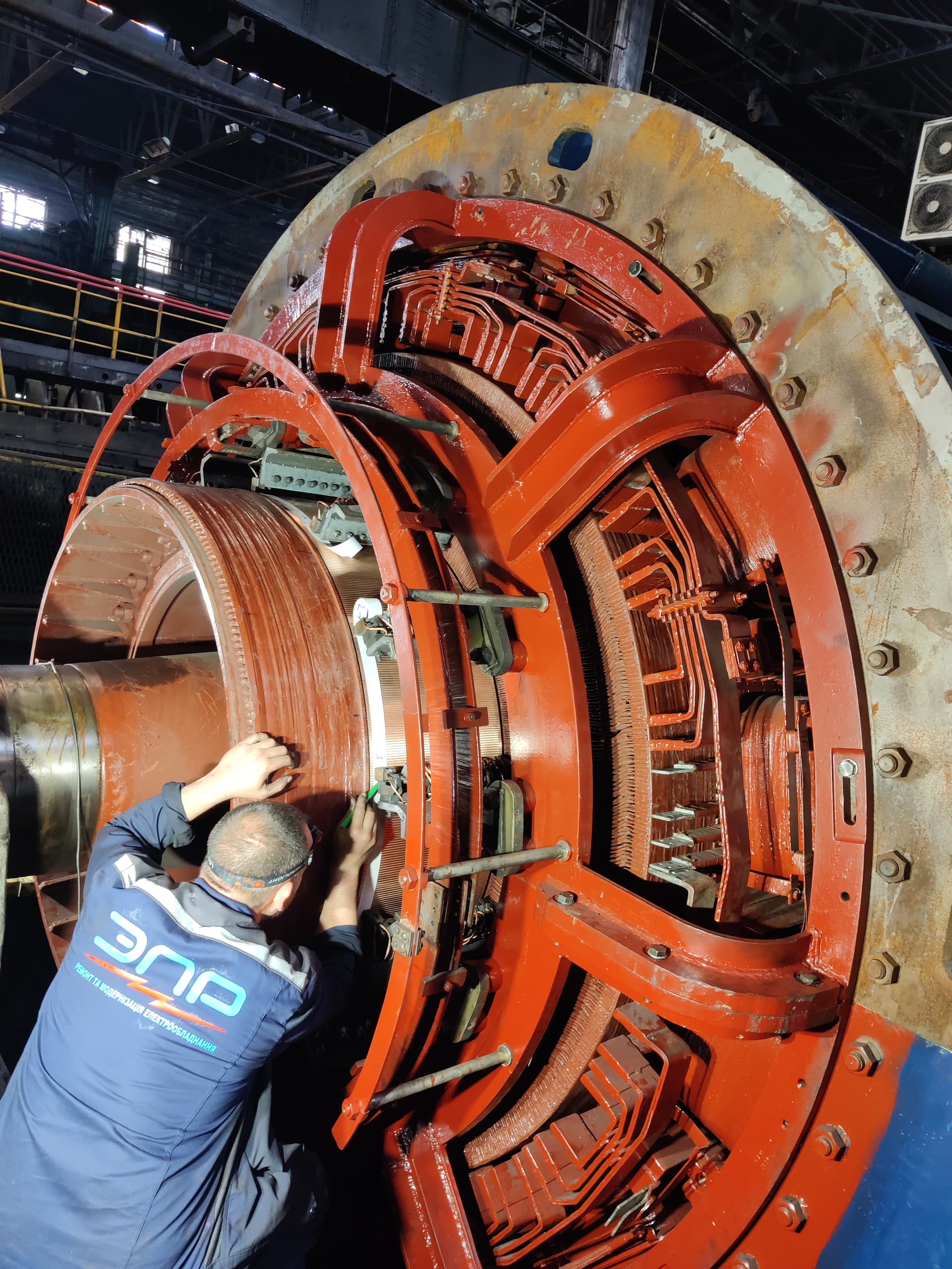 Repair of a large electric motor on the customer's premises