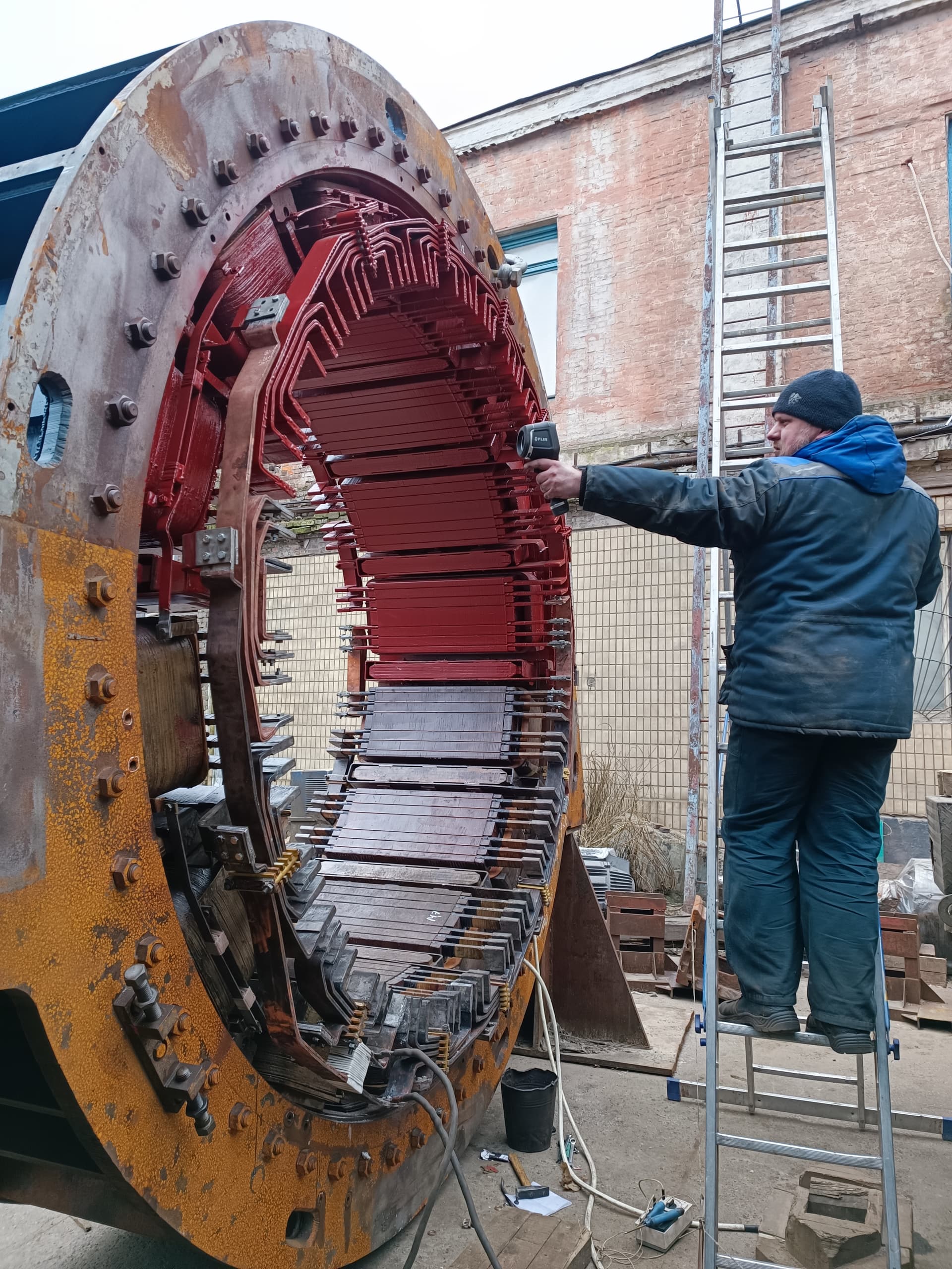 Thermal-imaging diagnostics of a large inductor at the customer’s site